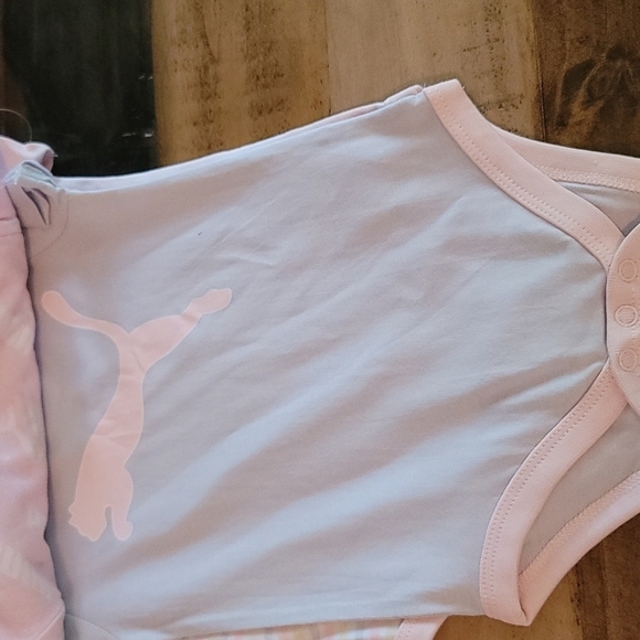 5 Pack Puma Bodysuits 3-6 months - Picture 4 of 8